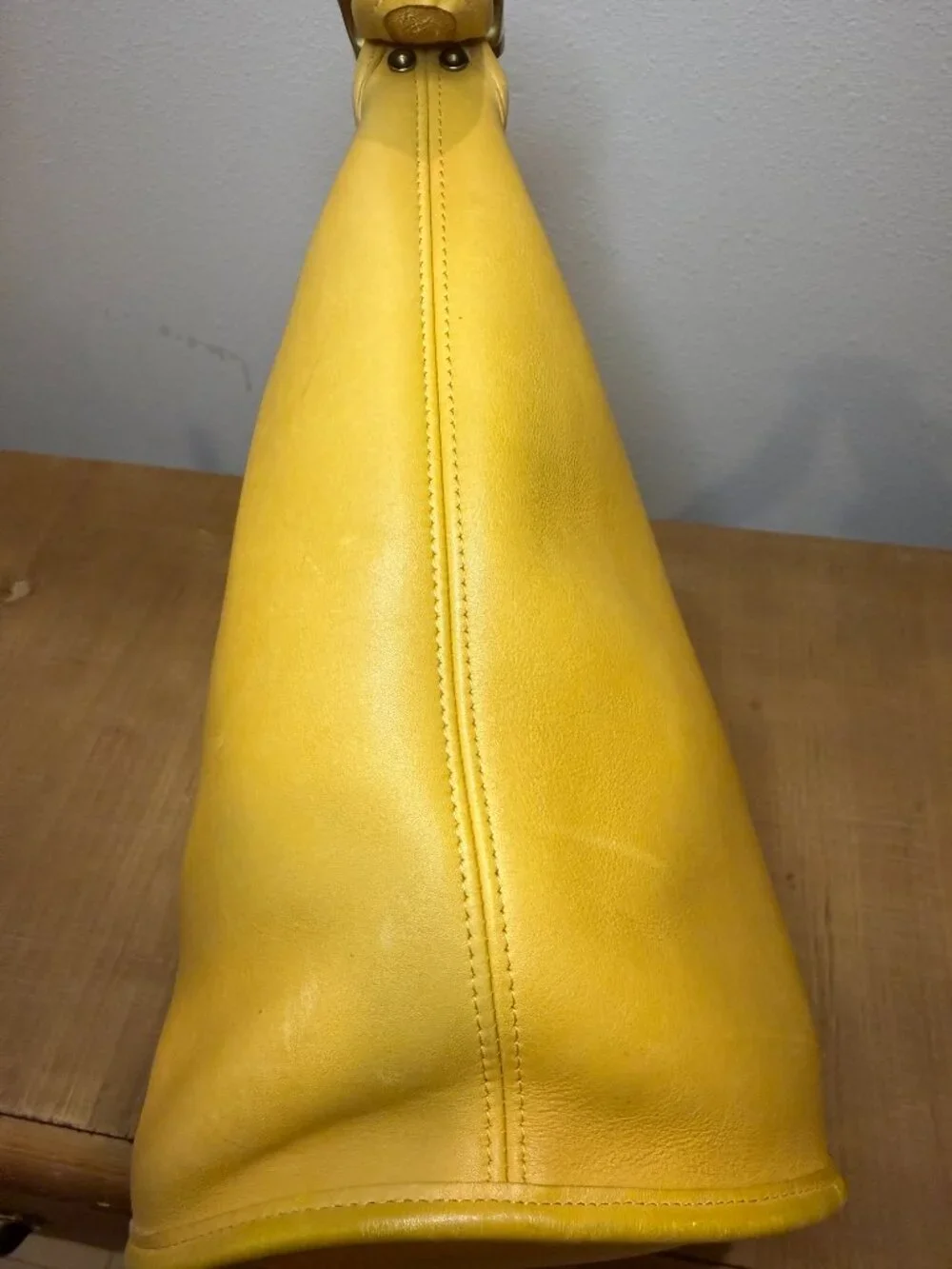 COACH Vintage Bucket Shoulder Bag Yellow Leather D7D 9953 Old Coach Duffel Sac